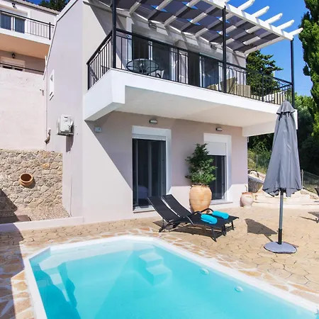 Noir Luxury House By Corfuescapes Sinarádes